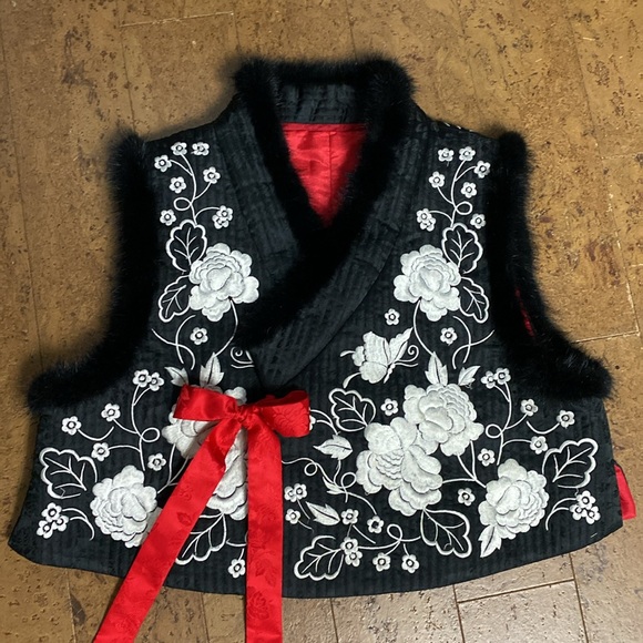 Korean traditional vest 100% silk, mink trims silk embroidery flowers Med - Picture 10 of 15